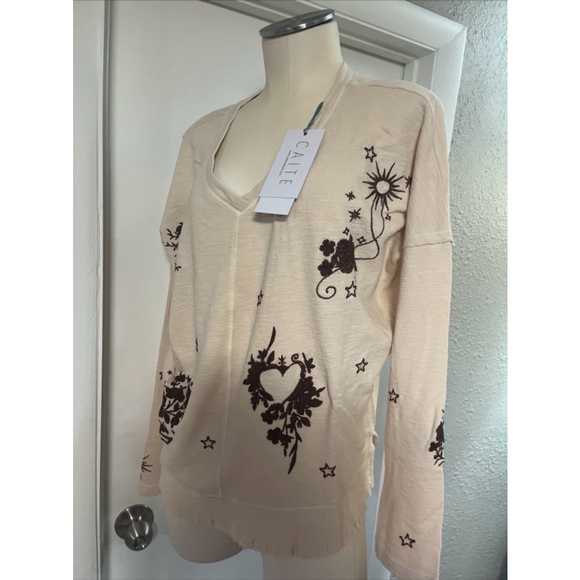 NWT distressed women’s embroidered sweater blouse by Caite Kyla Seo - Picture 15 of 16